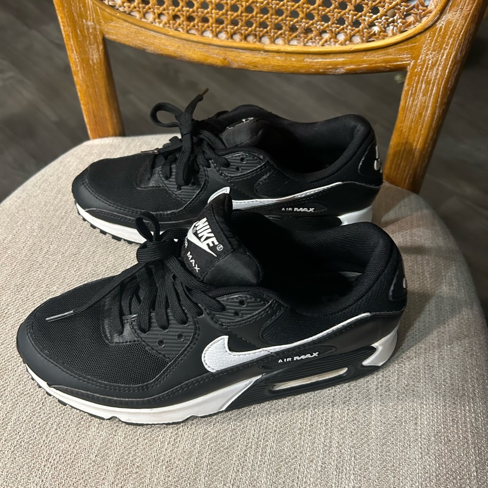 Nike women’s Air Max 90